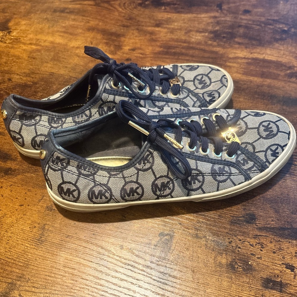 MICHAEL KORS POPPY LACE UP SNEAKERS